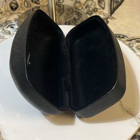 Salvatore Ferragamo Women’s Lg. Sunglasses Hard Shell Case, Black - Picture 4 of 8